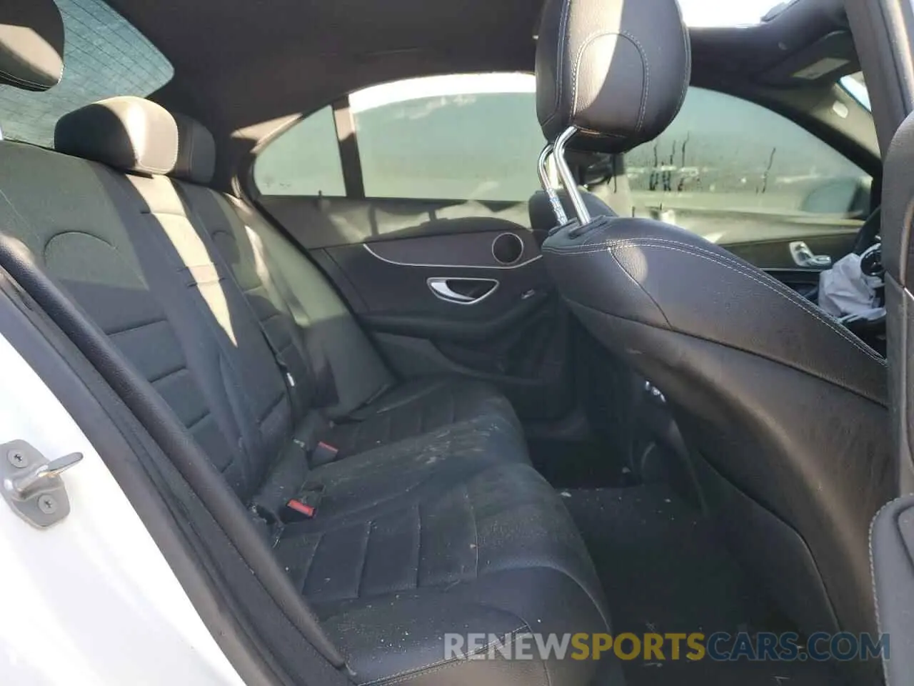 10 fotografías del automóvil dañado W1KWF8DB0LR597840 MERCEDES-BENZ C-CLASS 2020
