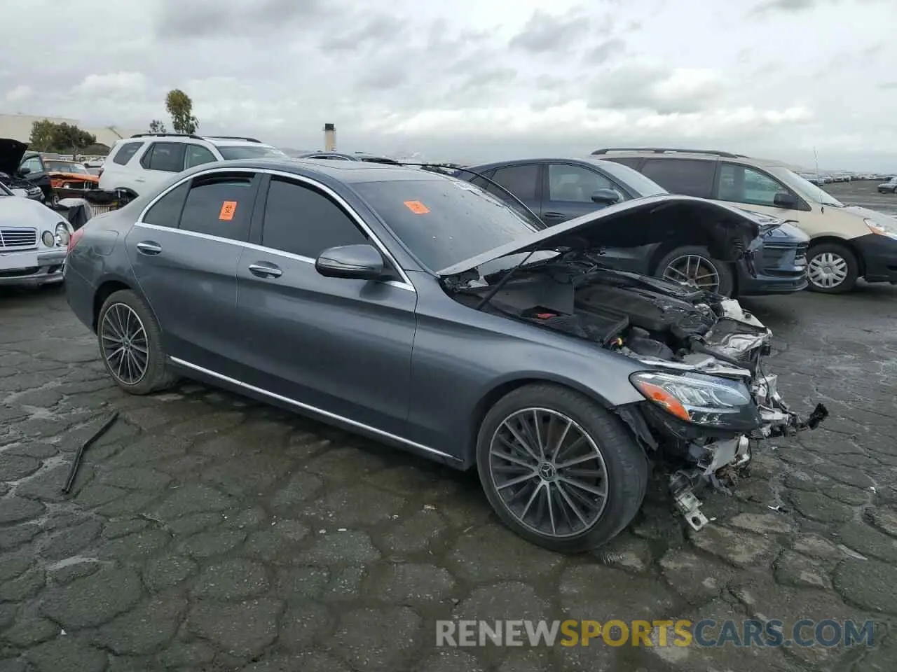 4 fotografías del automóvil dañado W1KWF8DB5LR599664 MERCEDES-BENZ C-CLASS 2020