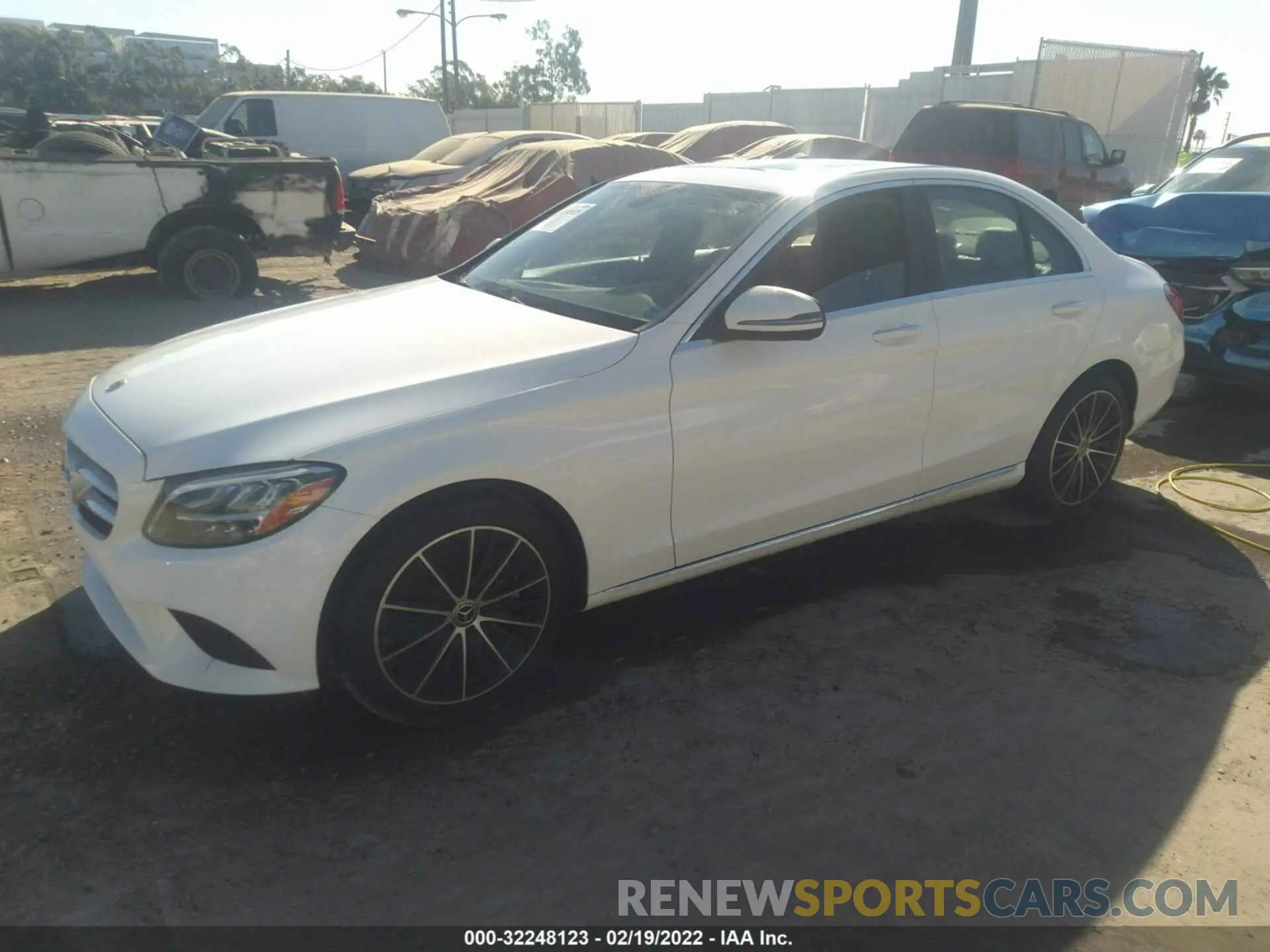 2 fotografías del automóvil dañado W1KWF8DB7LR582865 MERCEDES-BENZ C-CLASS 2020