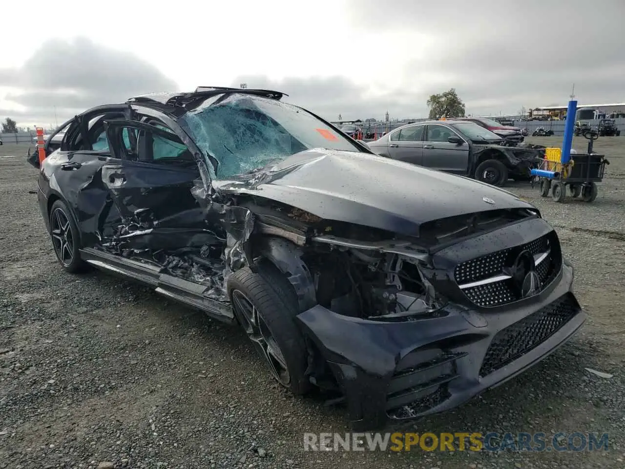 4 fotografías del automóvil dañado W1KWF8DB7LR599584 MERCEDES-BENZ C-CLASS 2020