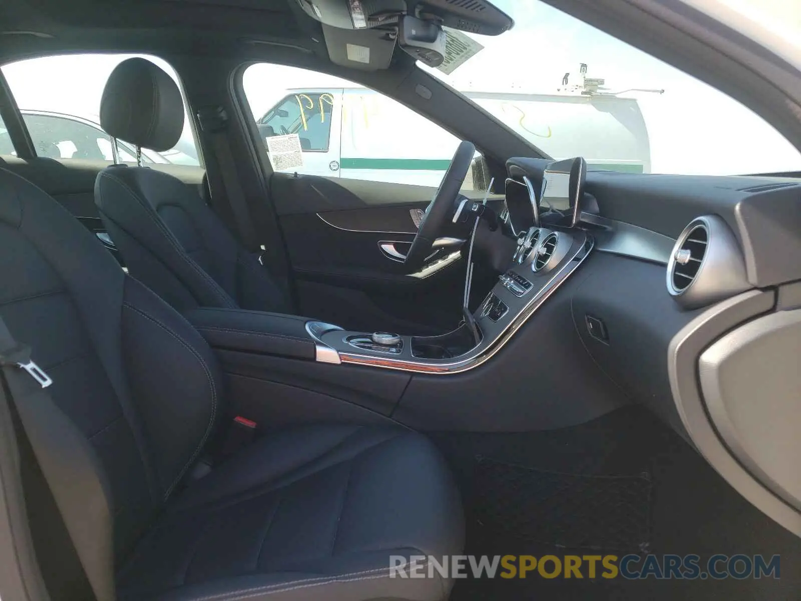 5 fotografías del automóvil dañado W1KWF8DB8LR599707 MERCEDES-BENZ C CLASS 2020