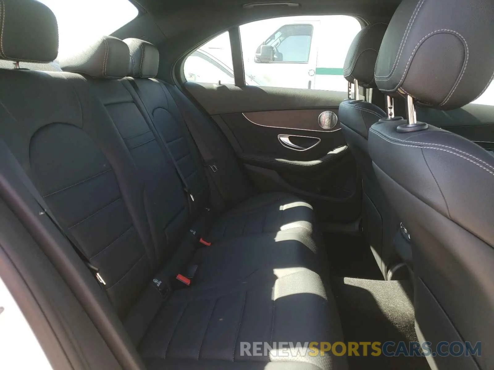 6 fotografías del automóvil dañado W1KWF8DB8LR599707 MERCEDES-BENZ C CLASS 2020