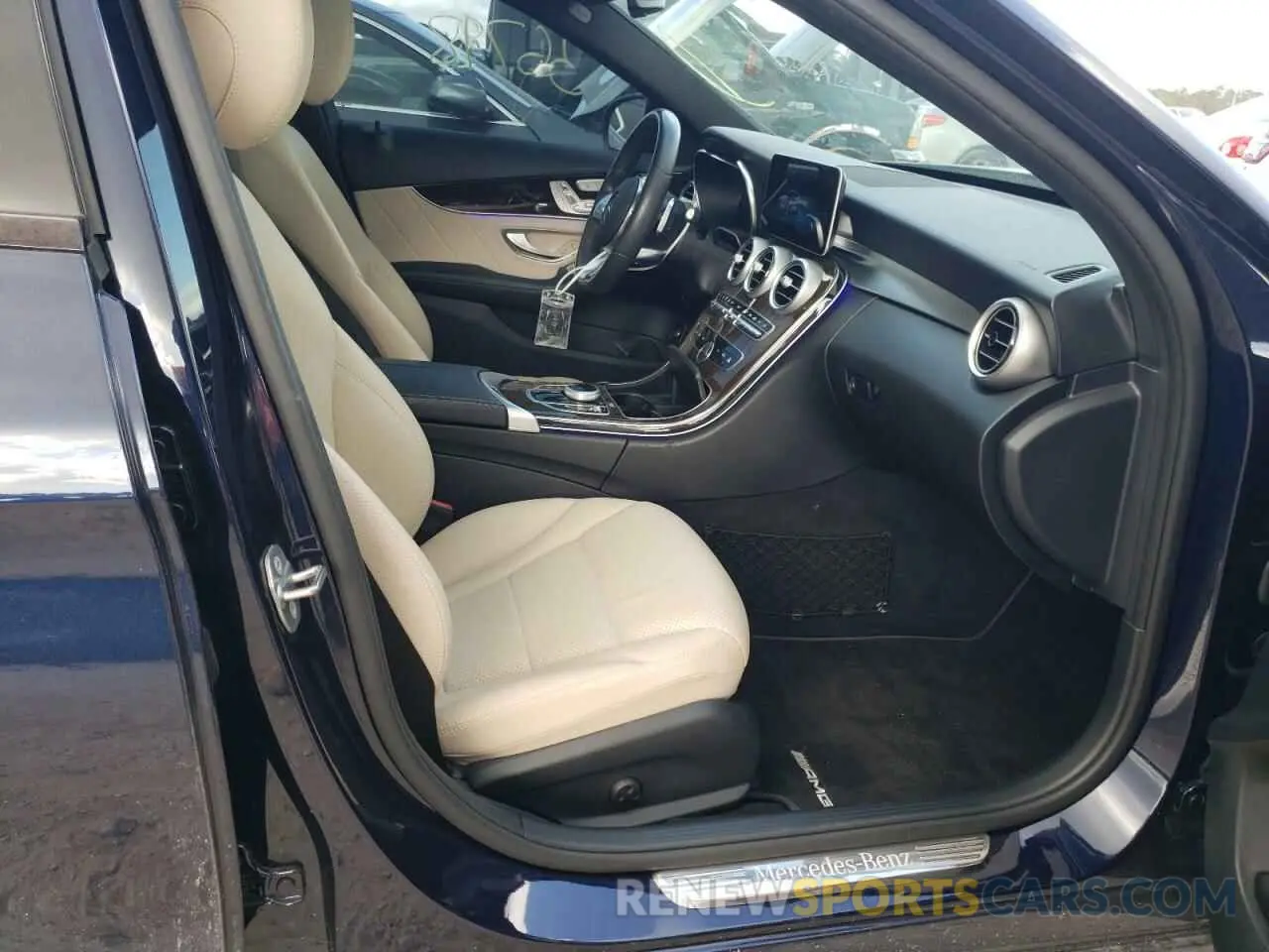 5 fotografías del automóvil dañado W1KWF8DBXLR584786 MERCEDES-BENZ C-CLASS 2020