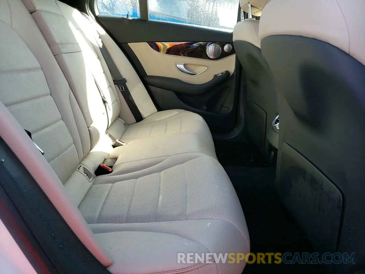 6 fotografías del automóvil dañado W1KWF8DBXLR591463 MERCEDES-BENZ C-CLASS 2020
