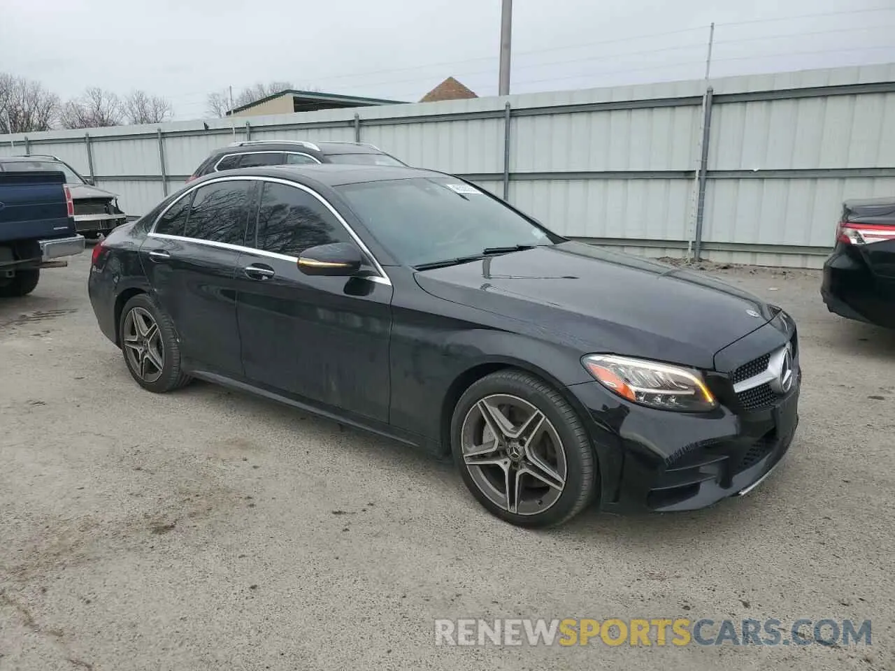 4 fotografías del automóvil dañado W1KWF8EB6LR584086 MERCEDES-BENZ C-CLASS 2020