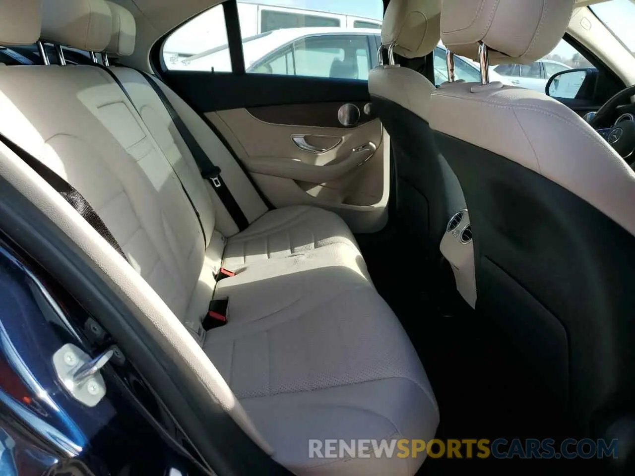 10 fotografías del automóvil dañado W1KWF8EBXLR593115 MERCEDES-BENZ C-CLASS 2020