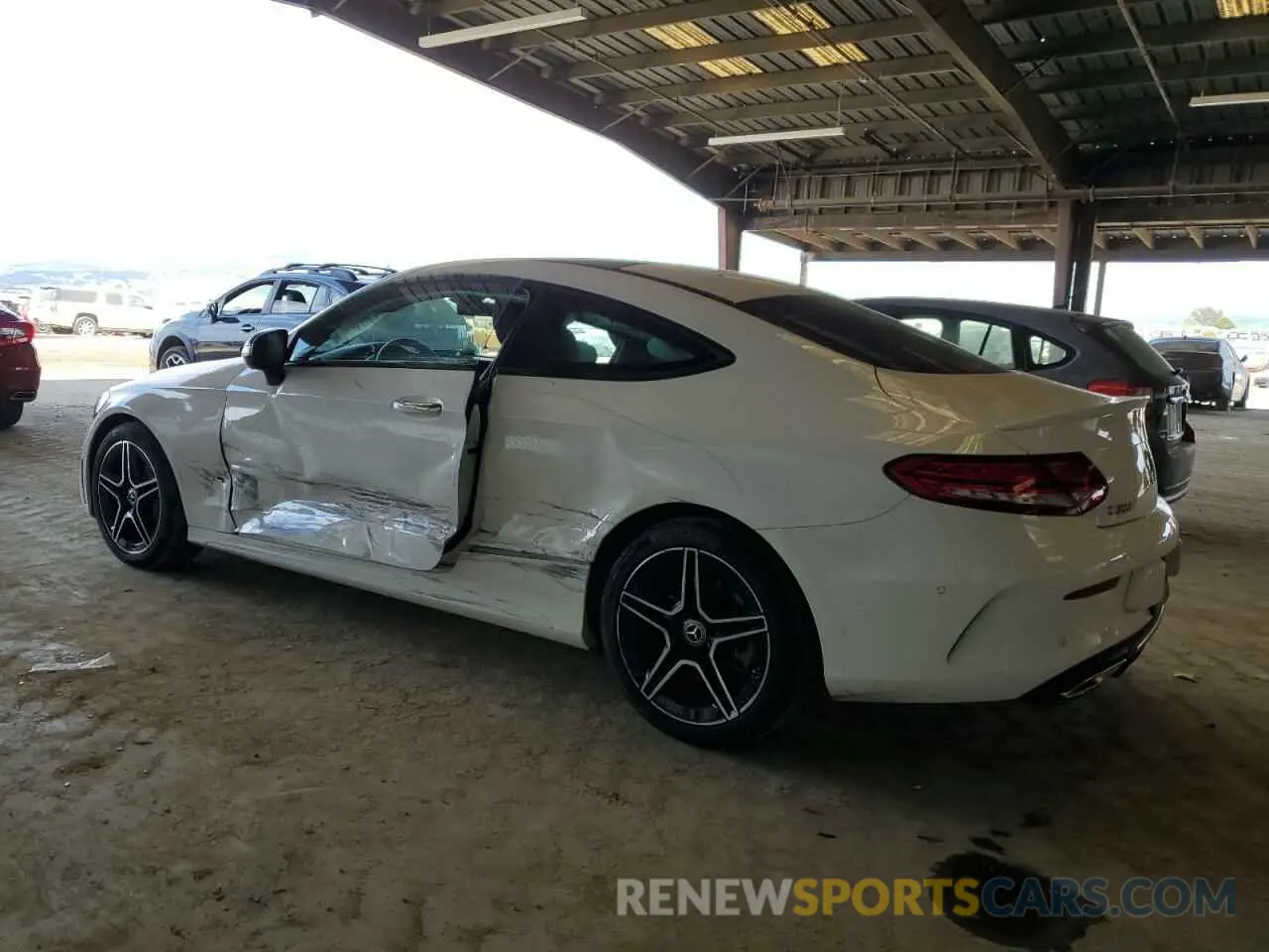 2 fotografías del automóvil dañado W1KWJ8DB2LF985202 MERCEDES-BENZ C-CLASS 2020