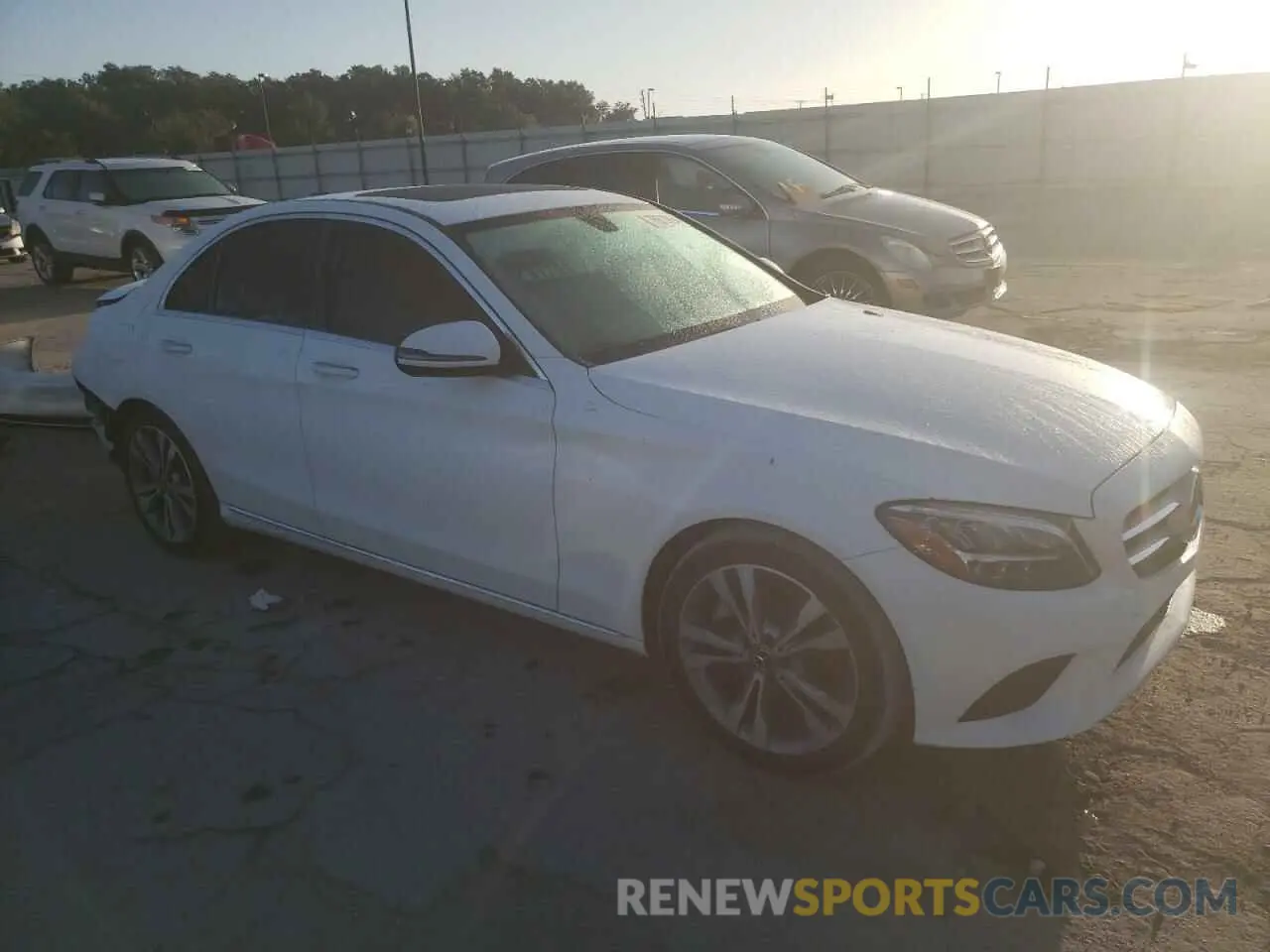 4 fotografías del automóvil dañado WDDWF8DB2LR549076 MERCEDES-BENZ C-CLASS 2020