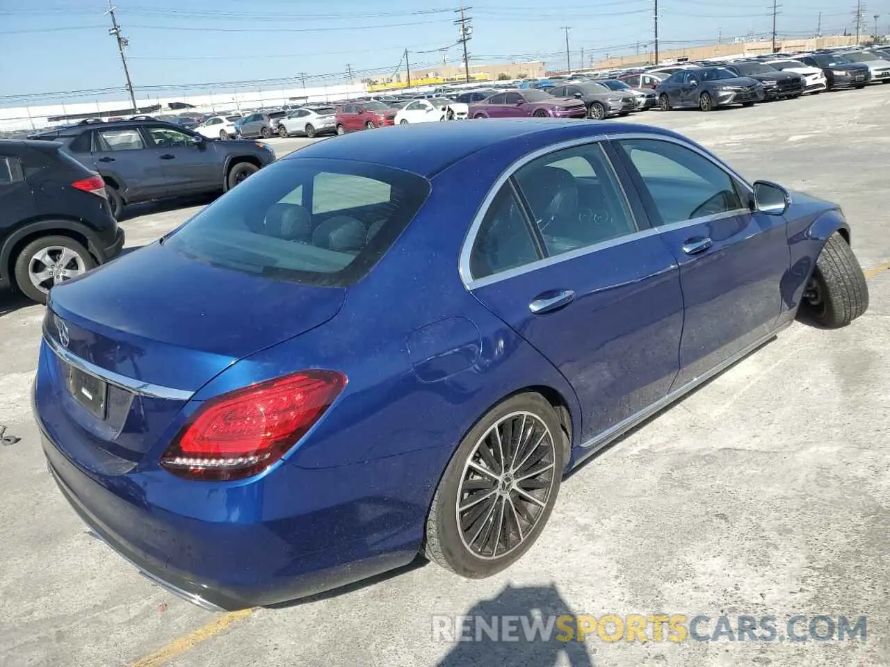 3 fotografías del automóvil dañado WDDWF8DB3LR561527 MERCEDES-BENZ C-CLASS 2020
