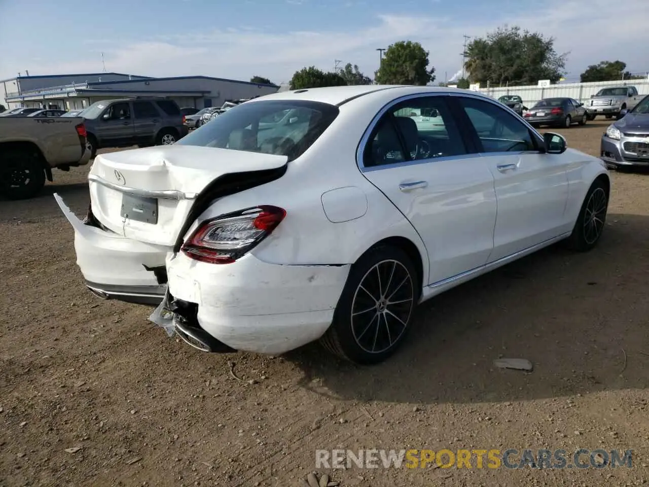 4 fotografías del automóvil dañado WDDWF8DB6LR550909 MERCEDES-BENZ C-CLASS 2020