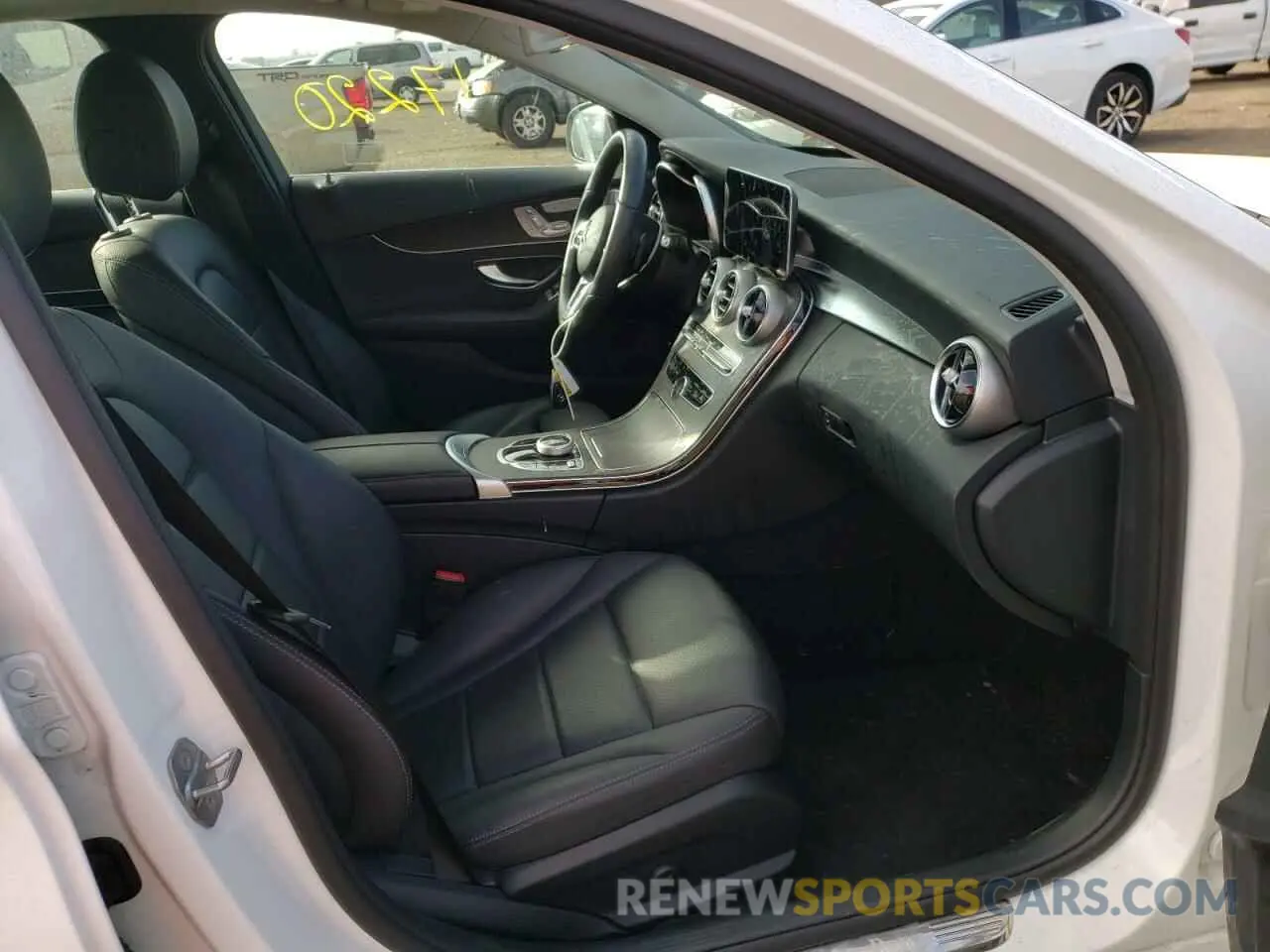 5 fotografías del automóvil dañado WDDWF8DB6LR550909 MERCEDES-BENZ C-CLASS 2020