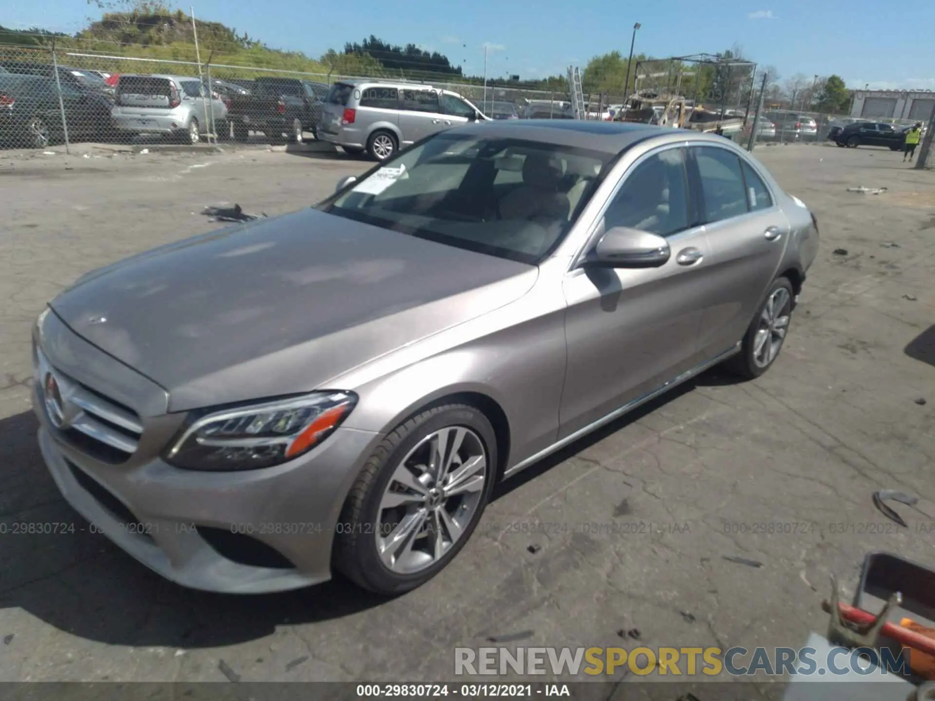 2 fotografías del automóvil dañado WDDWF8DB9LR558812 MERCEDES-BENZ C-CLASS 2020
