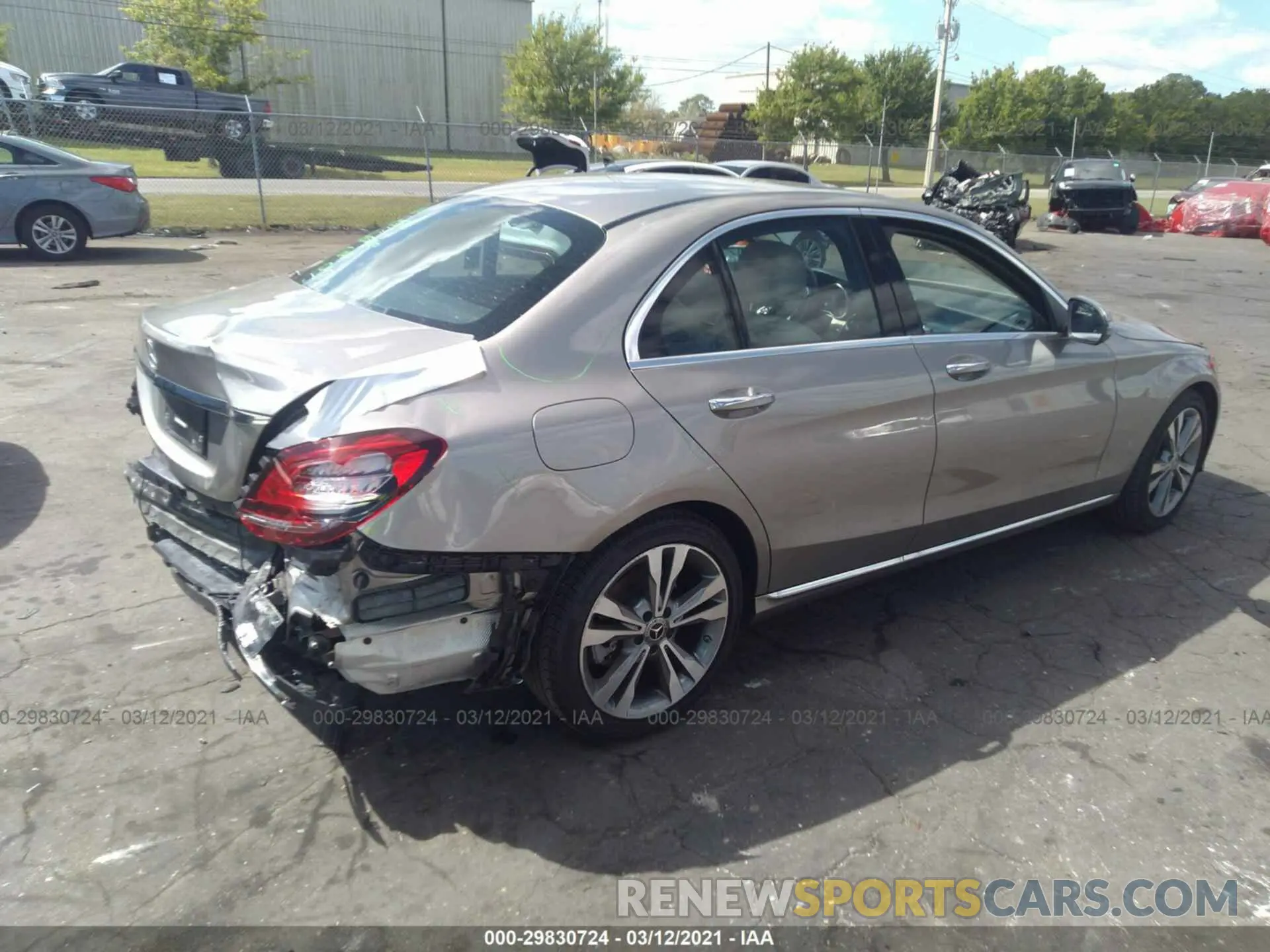 4 fotografías del automóvil dañado WDDWF8DB9LR558812 MERCEDES-BENZ C-CLASS 2020