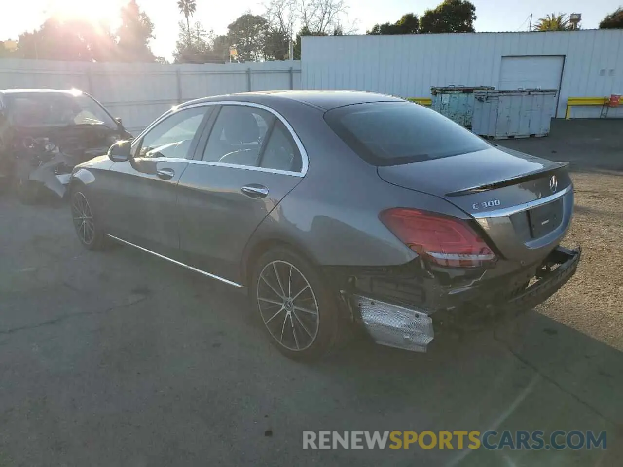 2 fotografías del automóvil dañado WDDWF8DBXLR527729 MERCEDES-BENZ C-CLASS 2020
