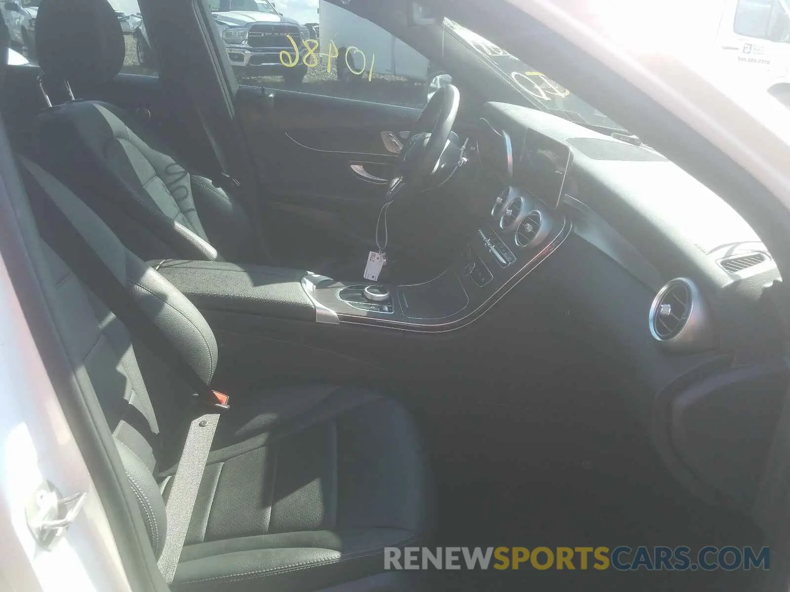 5 fotografías del automóvil dañado WDDWF8EB1LR545583 MERCEDES-BENZ C CLASS 2020