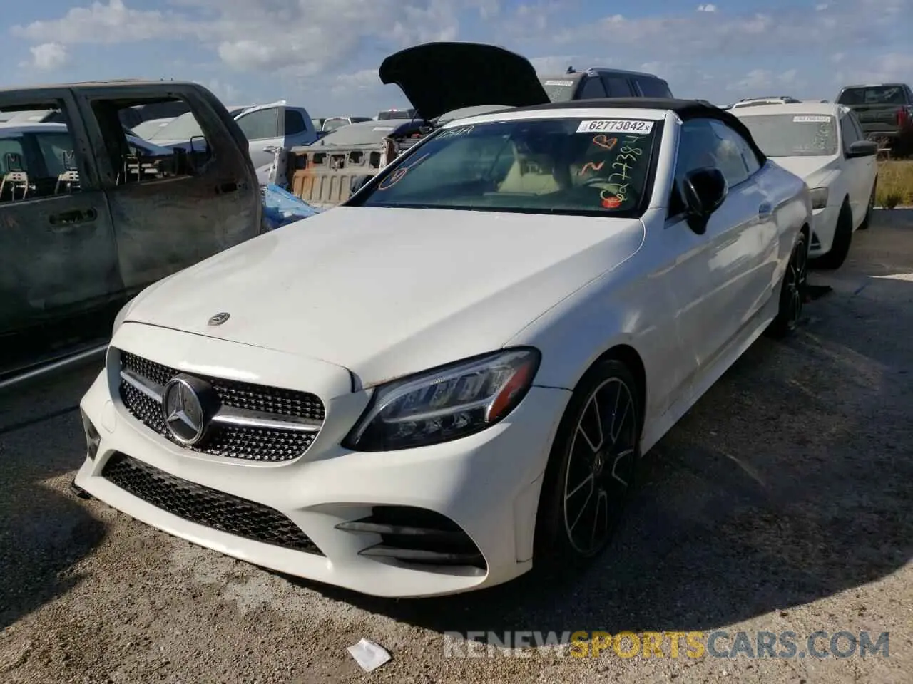 2 fotografías del automóvil dañado WDDWK8DB8LF937023 MERCEDES-BENZ C-CLASS 2020