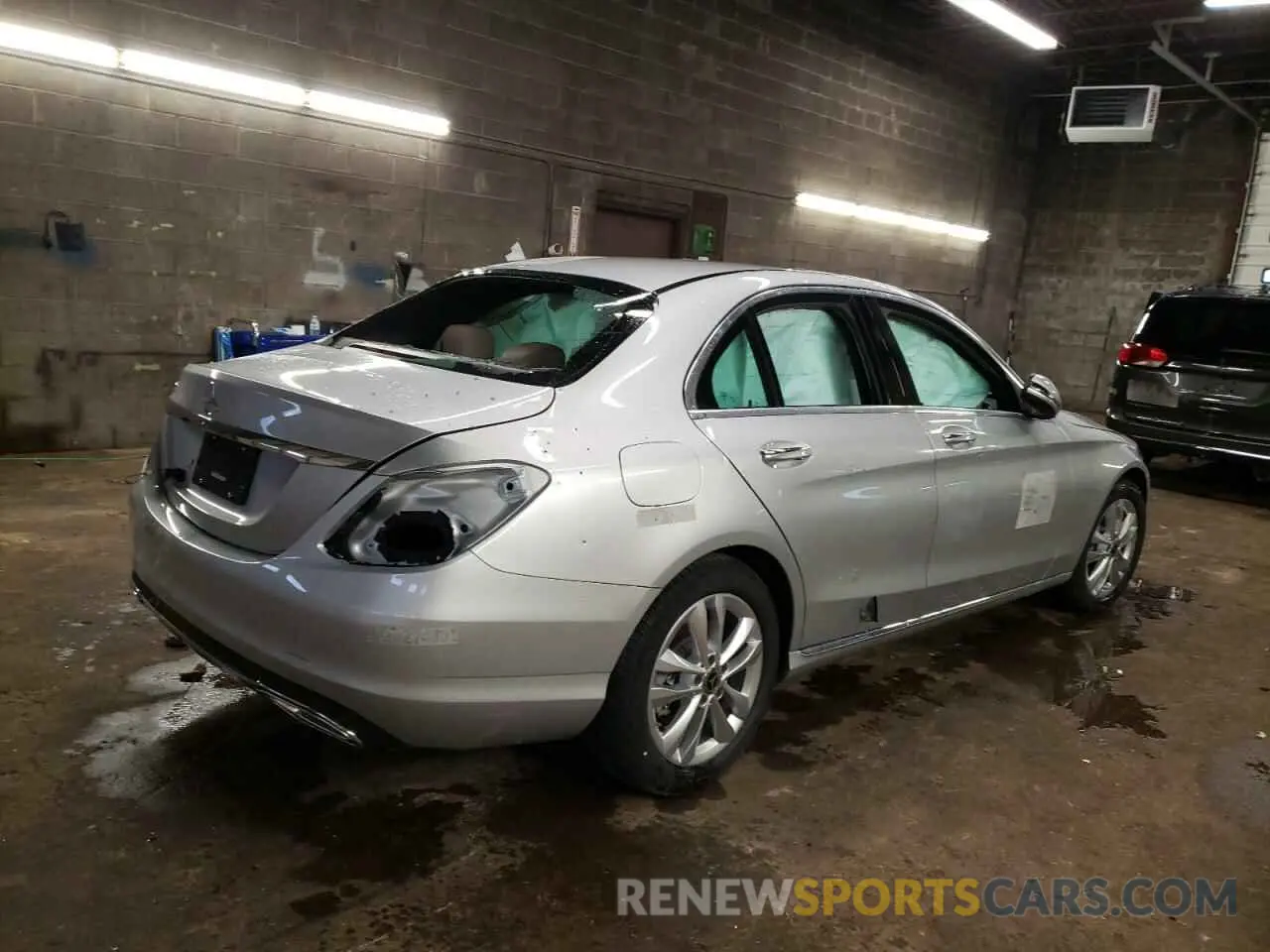 4 fotografías del automóvil dañado W1KWF8DB0MR613651 MERCEDES-BENZ C-CLASS 2021