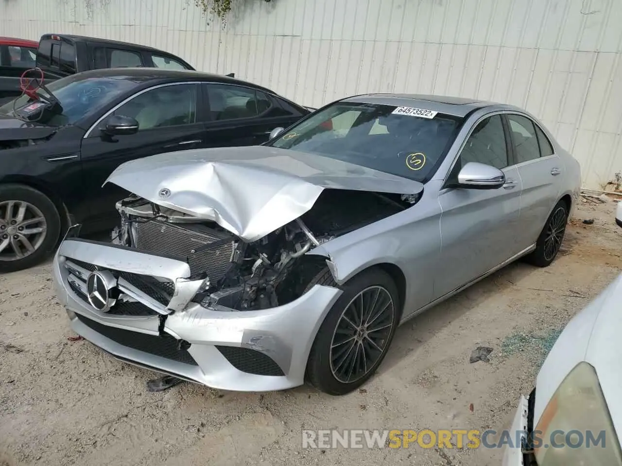 2 fotografías del automóvil dañado W1KWF8DB1MR633651 MERCEDES-BENZ C-CLASS 2021