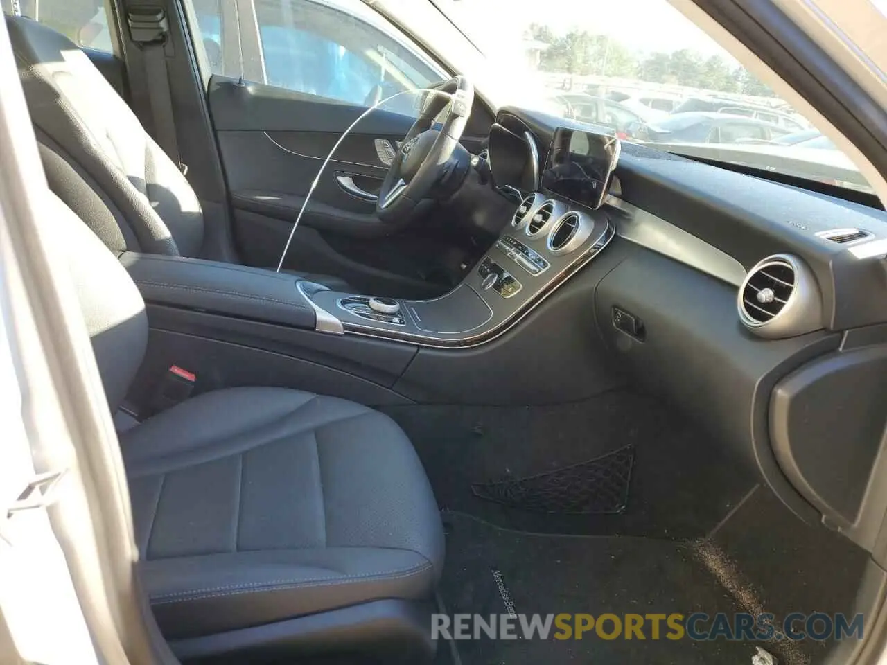 5 fotografías del automóvil dañado W1KWF8DB1MR633651 MERCEDES-BENZ C-CLASS 2021