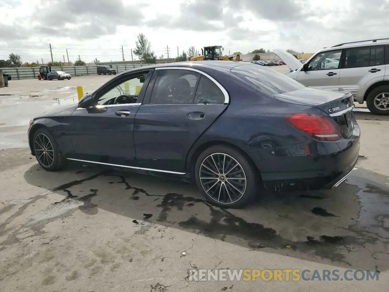 2 fotografías del automóvil dañado W1KWF8DB5MR632714 MERCEDES-BENZ C-CLASS 2021