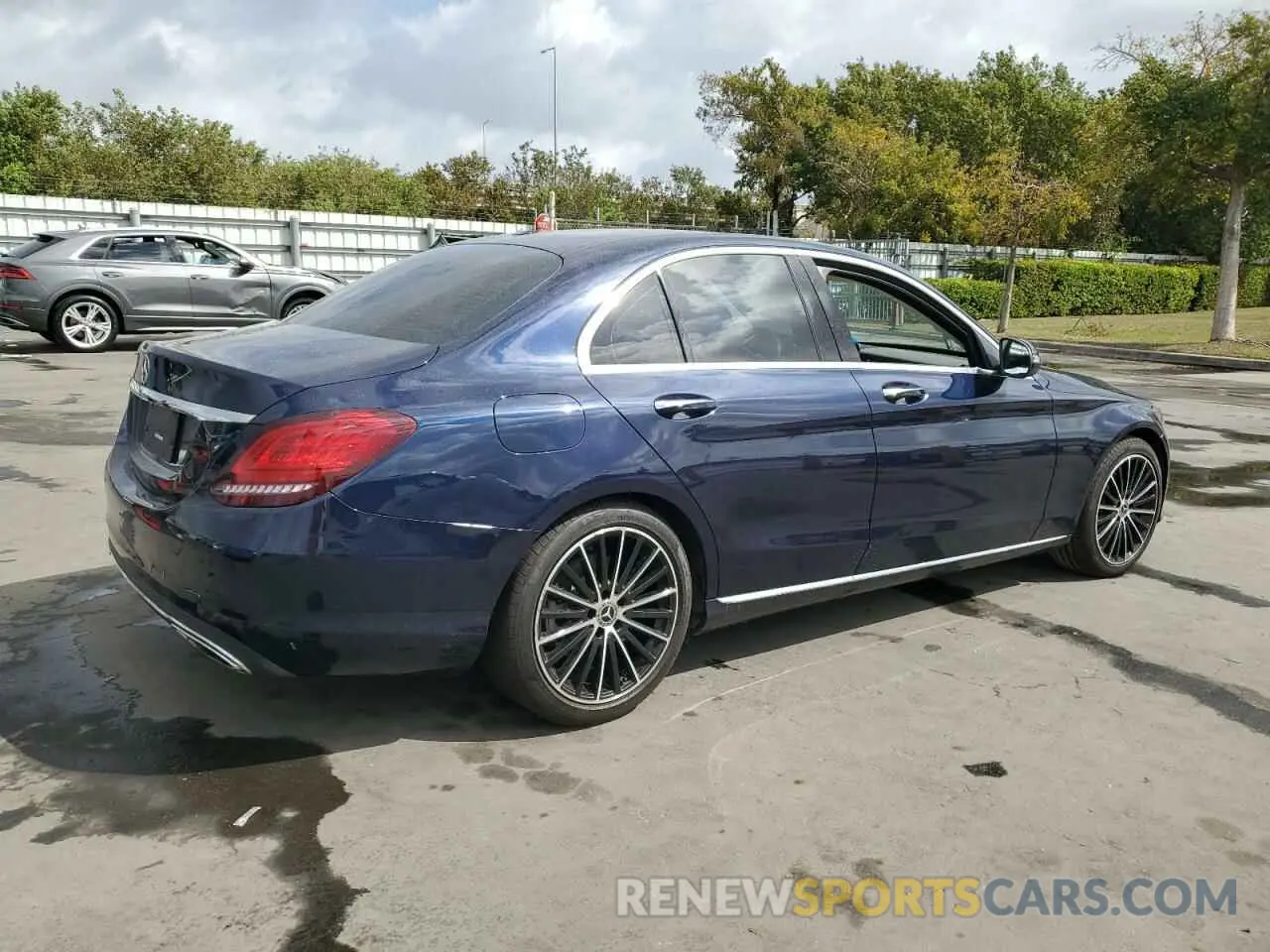 3 fotografías del automóvil dañado W1KWF8DB5MR632714 MERCEDES-BENZ C-CLASS 2021
