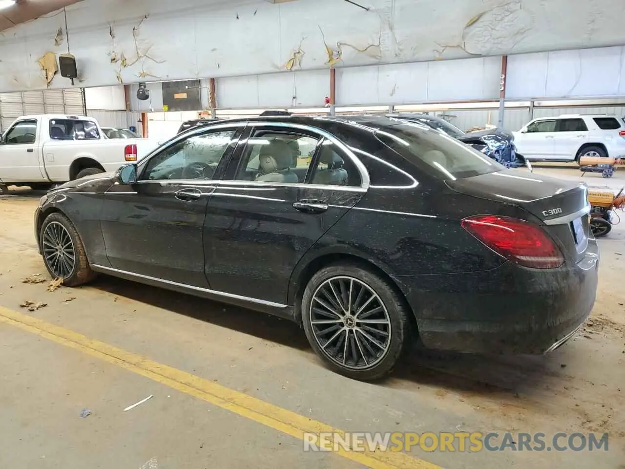 2 fotografías del automóvil dañado W1KWF8DB7MR626204 MERCEDES-BENZ C-CLASS 2021
