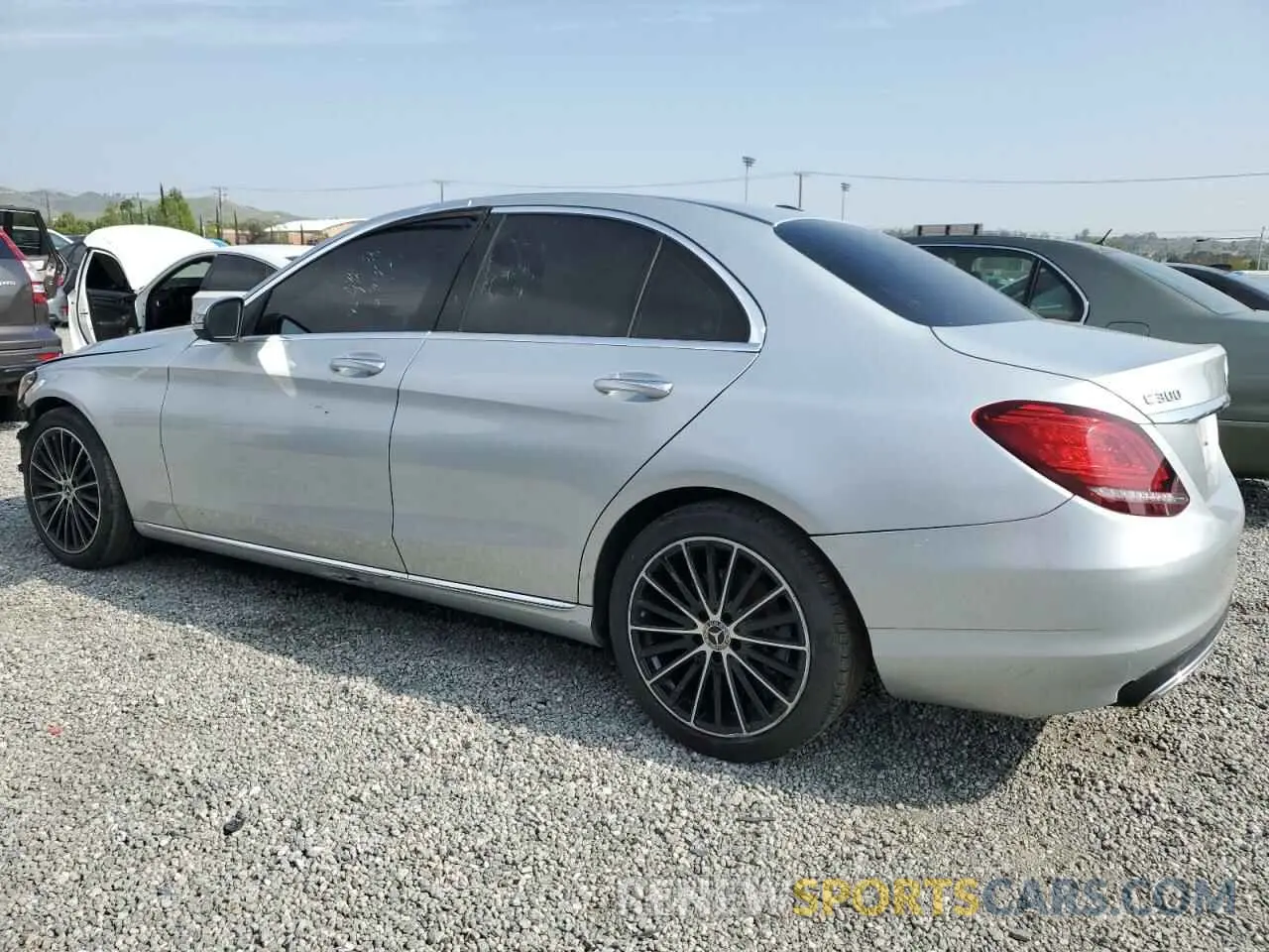 2 fotografías del automóvil dañado W1KWF8DB8MR638345 MERCEDES-BENZ C-CLASS 2021