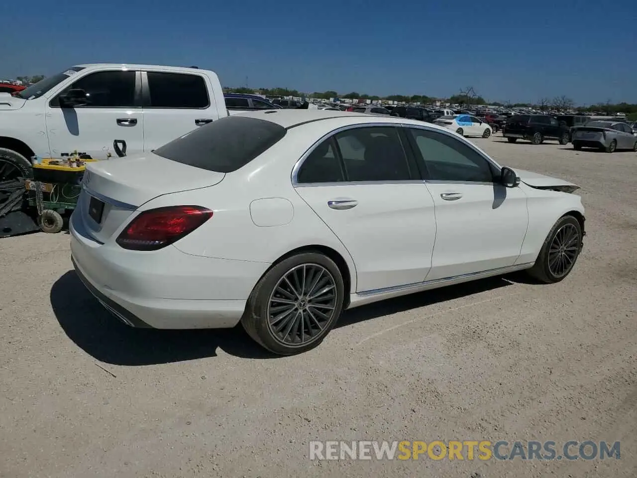 3 fotografías del automóvil dañado W1KWF8DB8MR644503 MERCEDES-BENZ C-CLASS 2021