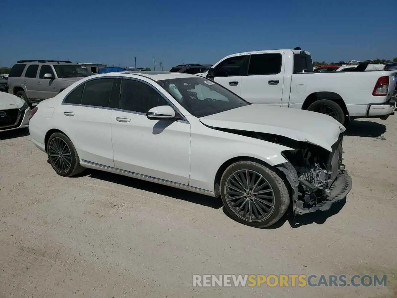 4 fotografías del automóvil dañado W1KWF8DB8MR644503 MERCEDES-BENZ C-CLASS 2021