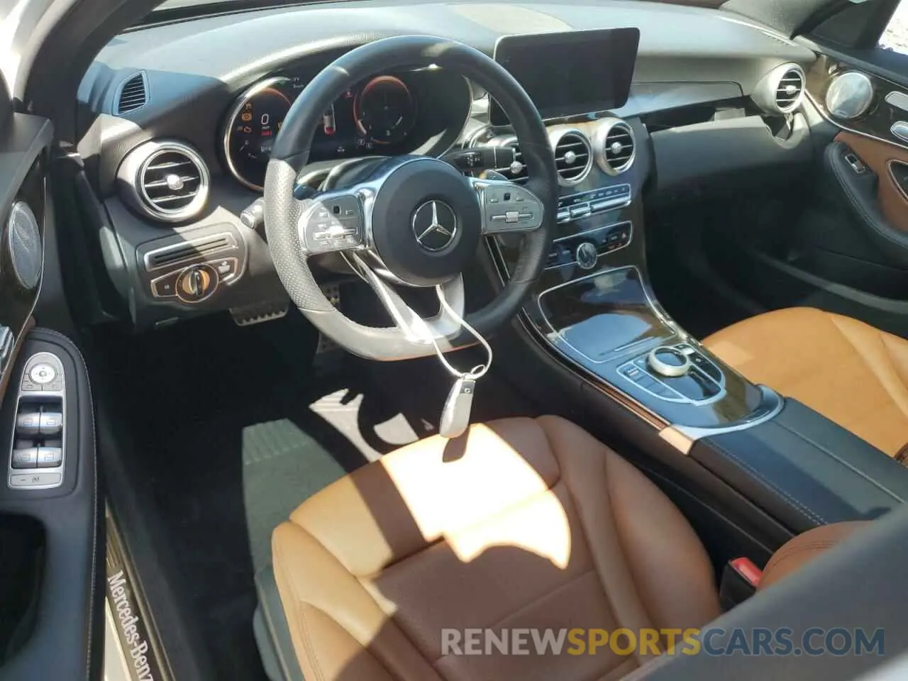 8 fotografías del automóvil dañado W1KWF8DBXMR610630 MERCEDES-BENZ C-CLASS 2021