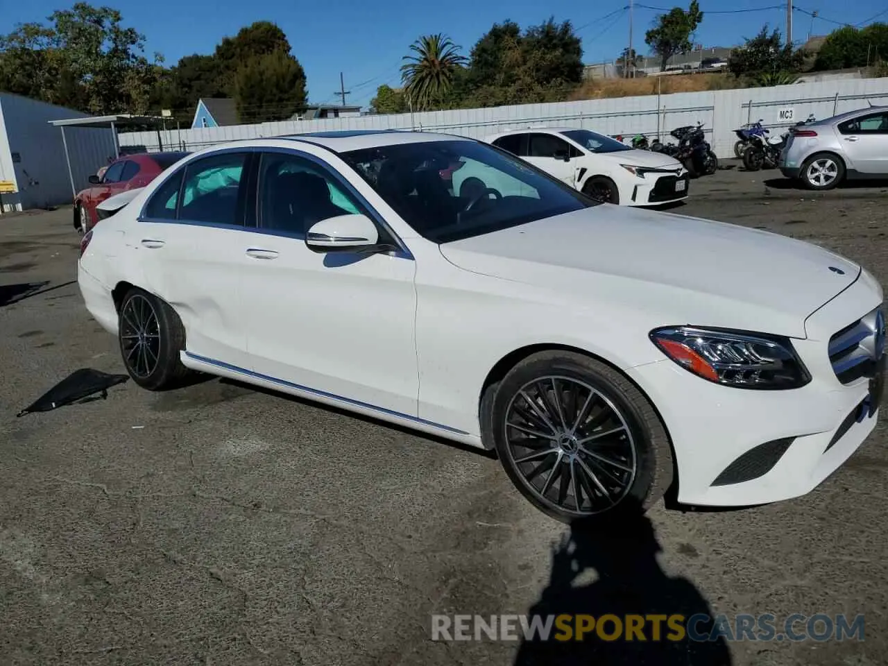 4 fotografías del automóvil dañado W1KWF8DBXMR612779 MERCEDES-BENZ C-CLASS 2021
