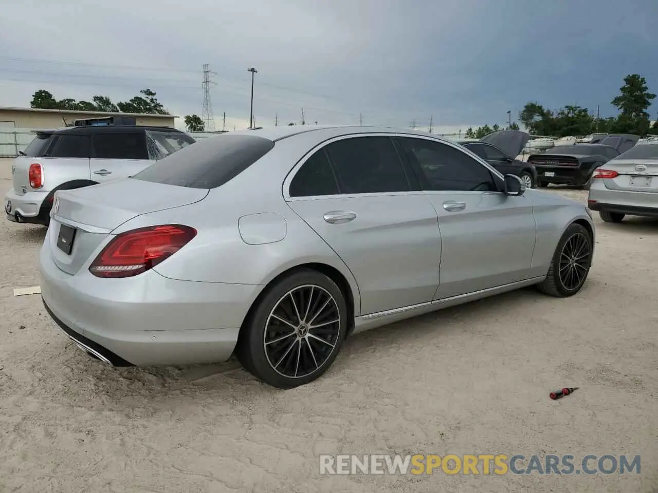 3 fotografías del automóvil dañado W1KWF8DBXMR615391 MERCEDES-BENZ C-CLASS 2021