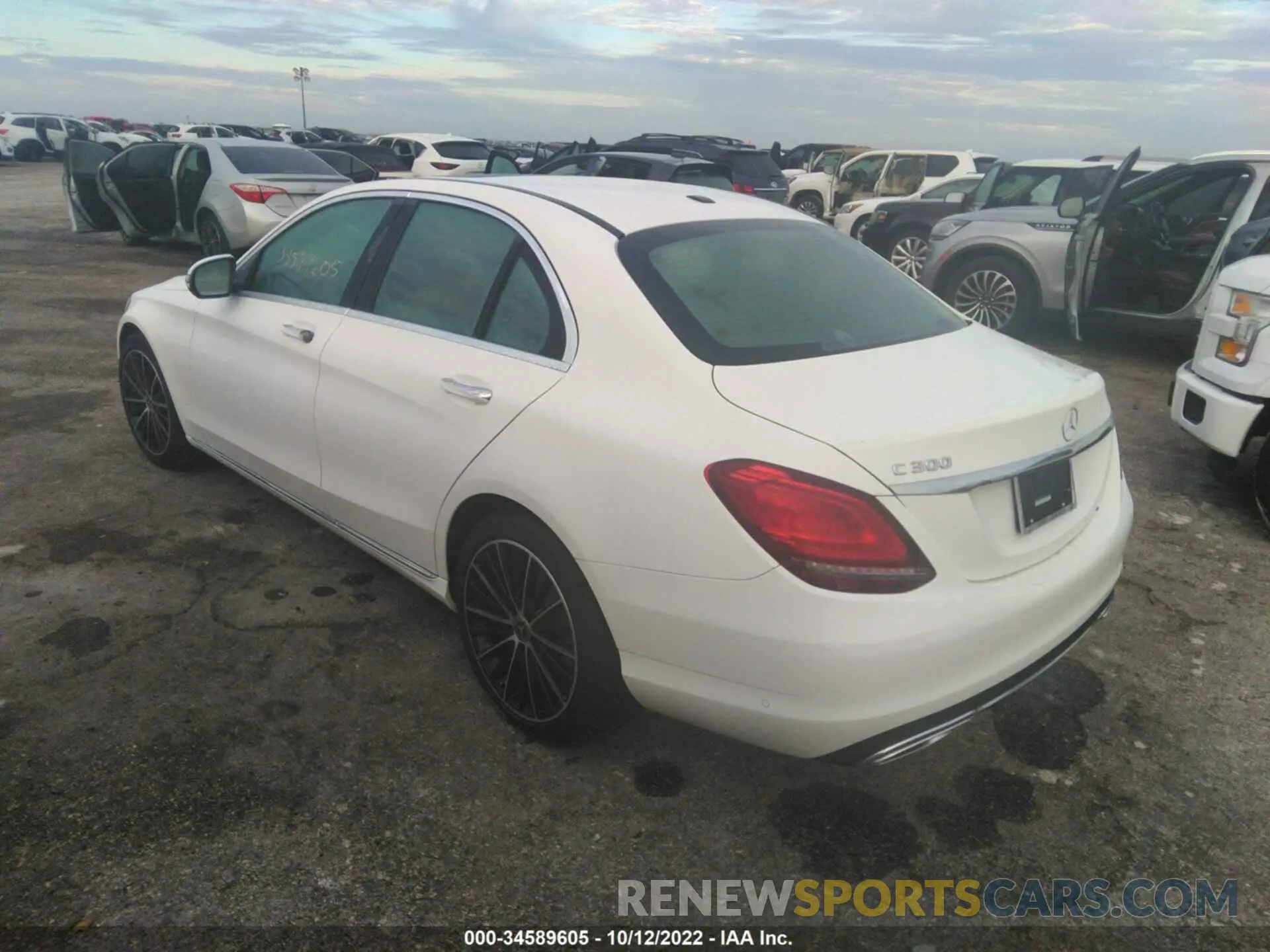 3 fotografías del automóvil dañado W1KWF8DBXMR622499 MERCEDES-BENZ C-CLASS 2021