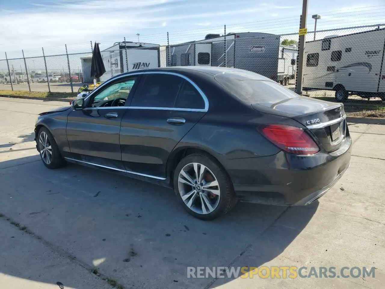 2 fotografías del automóvil dañado W1KWF8DBXMR629713 MERCEDES-BENZ C-CLASS 2021