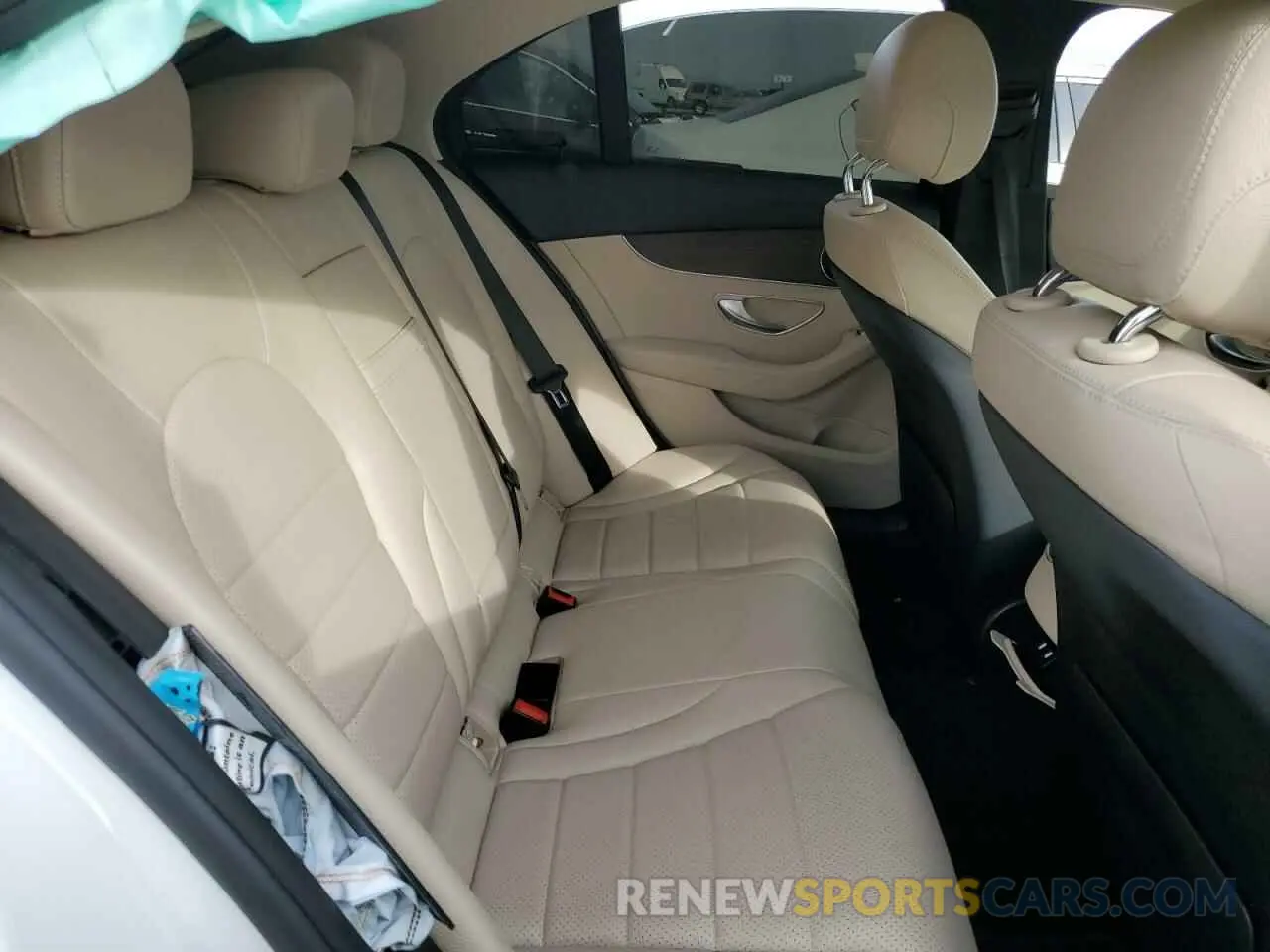 10 fotografías del automóvil dañado W1KWF8DBXMR632580 MERCEDES-BENZ C-CLASS 2021