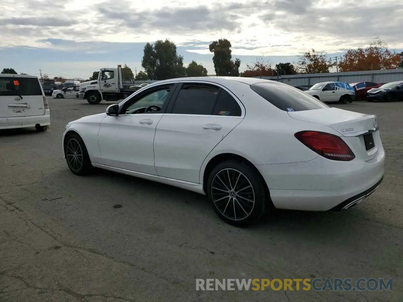 2 fotografías del automóvil dañado W1KWF8DBXMR632580 MERCEDES-BENZ C-CLASS 2021