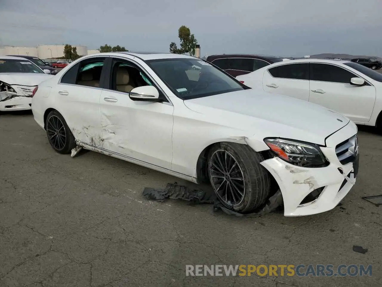 4 fotografías del automóvil dañado W1KWF8DBXMR632580 MERCEDES-BENZ C-CLASS 2021