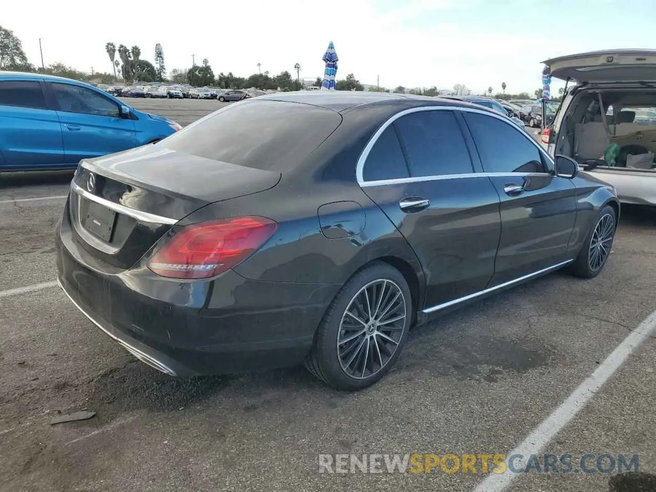 3 fotografías del automóvil dañado W1KWF8DBXMR644146 MERCEDES-BENZ C-CLASS 2021