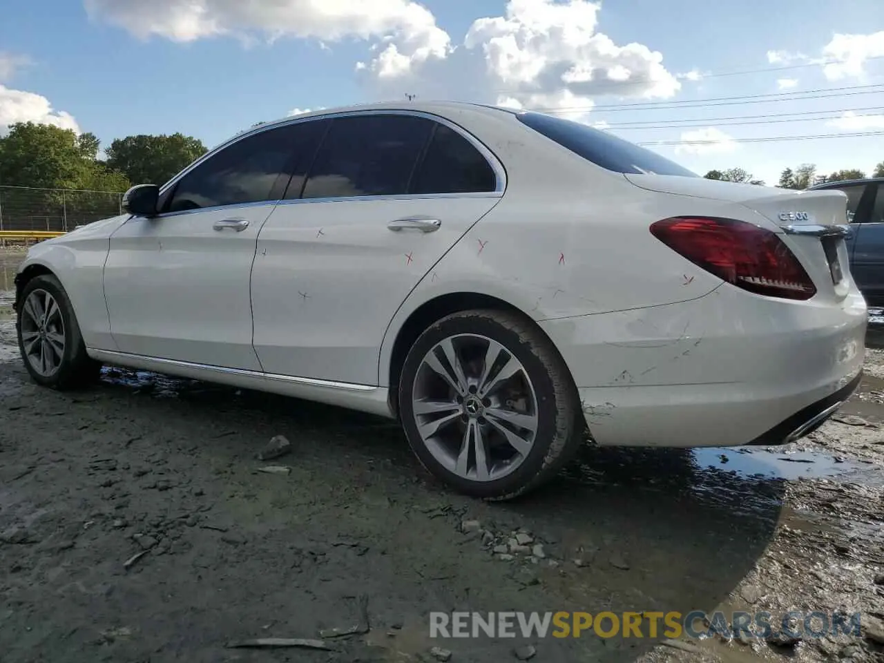 2 fotografías del automóvil dañado W1KWF8EB1MR653137 MERCEDES-BENZ C-CLASS 2021