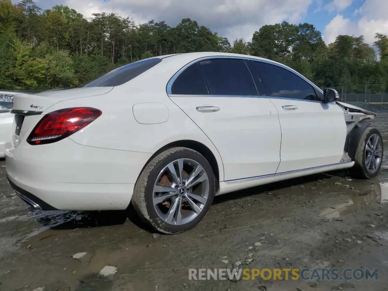 3 fotografías del automóvil dañado W1KWF8EB1MR653137 MERCEDES-BENZ C-CLASS 2021