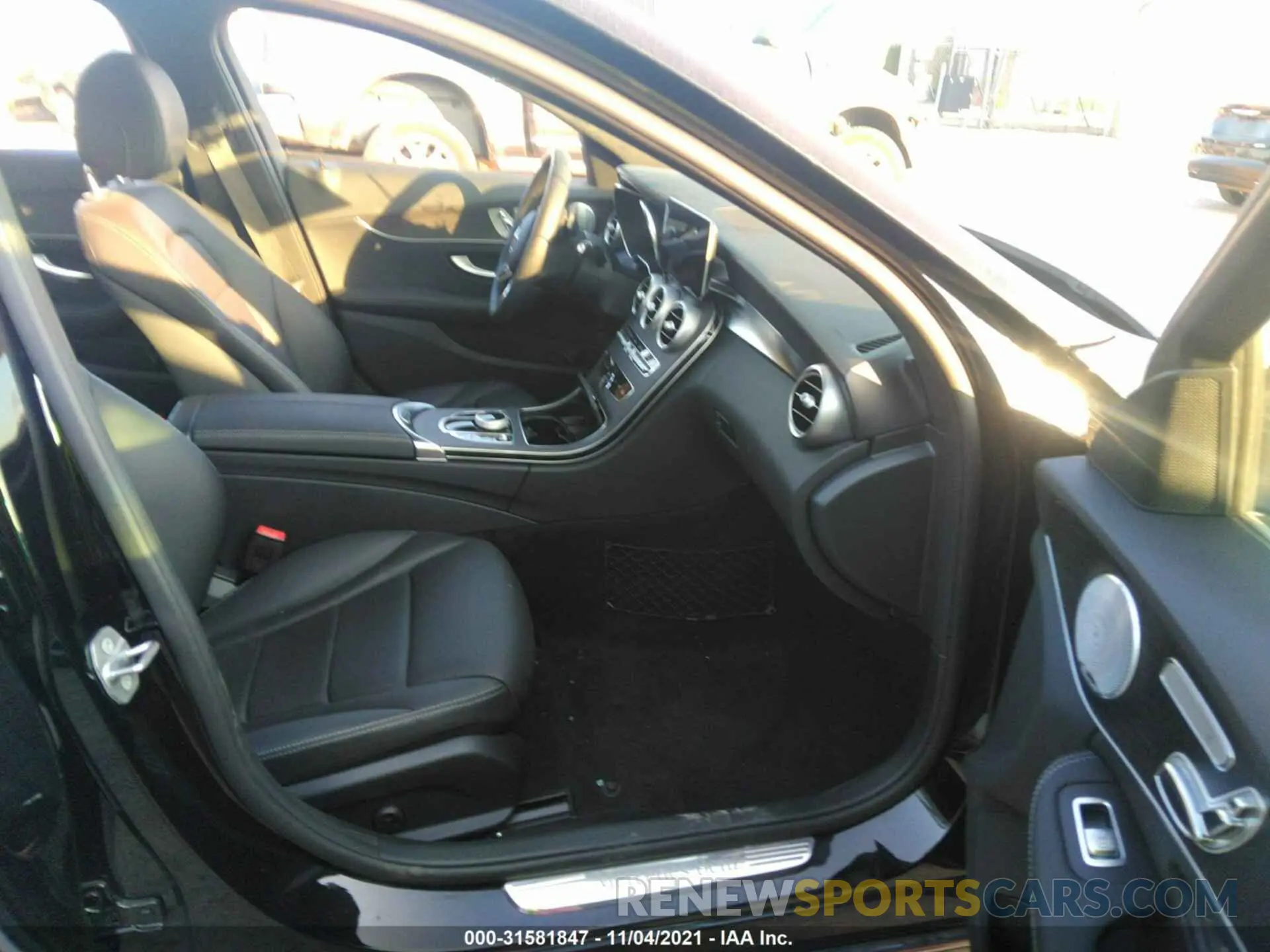 5 fotografías del automóvil dañado W1KWF8EB2MR626173 MERCEDES-BENZ C-CLASS 2021