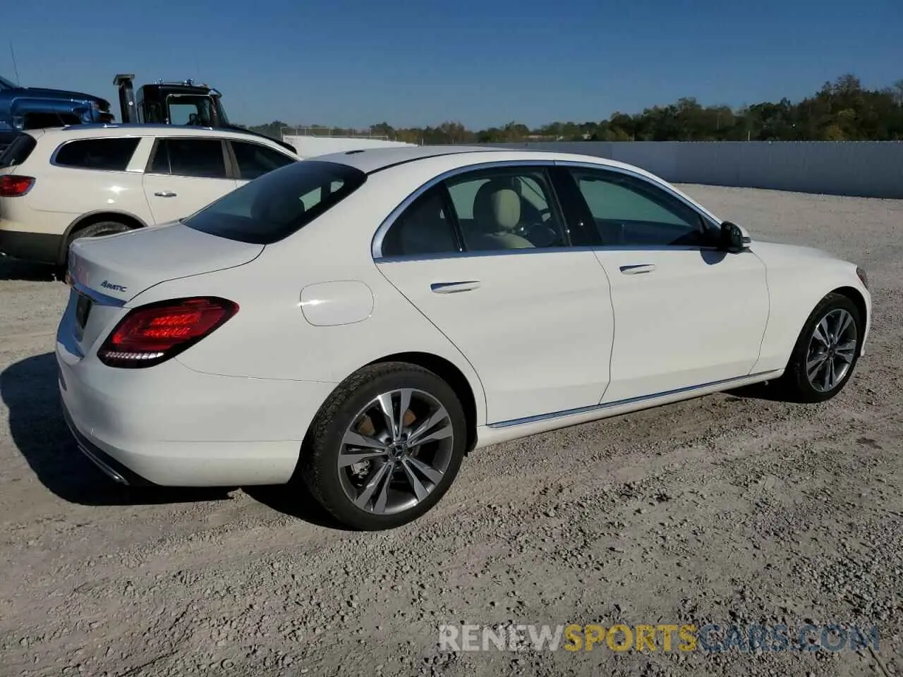3 fotografías del automóvil dañado W1KWF8EB5MR630170 MERCEDES-BENZ C-CLASS 2021