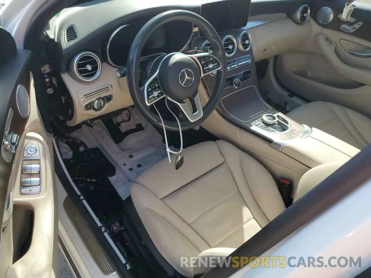 8 fotografías del automóvil dañado W1KWF8EB8MR614237 MERCEDES-BENZ C-CLASS 2021