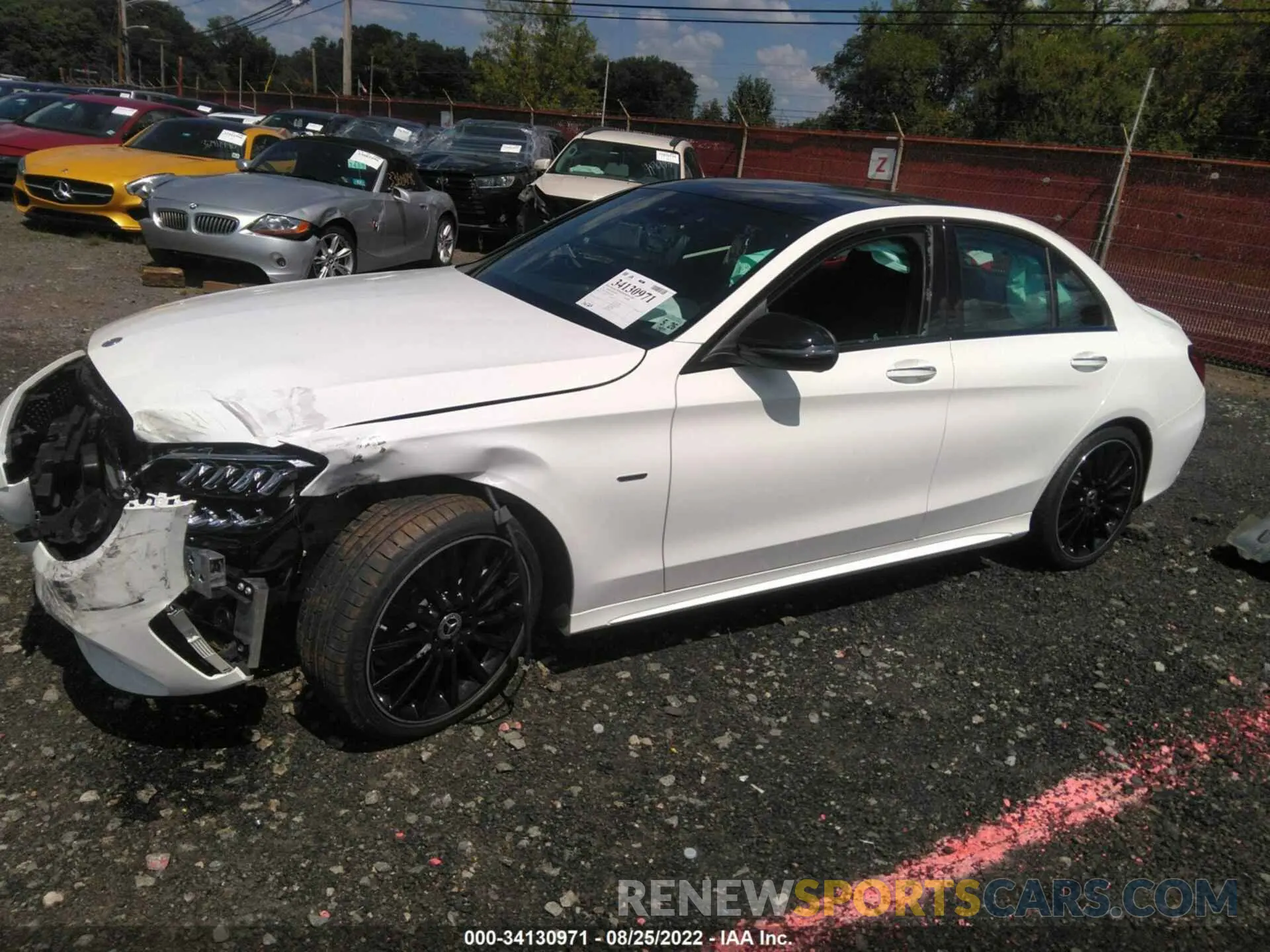 2 fotografías del automóvil dañado W1KWF8EB9MR625800 MERCEDES-BENZ C-CLASS 2021