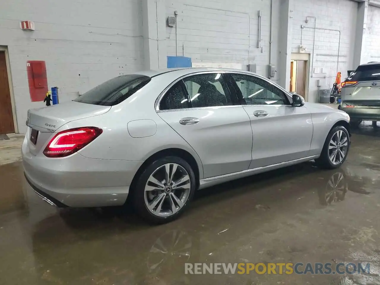 3 fotografías del automóvil dañado W1KWF8EBXMR636515 MERCEDES-BENZ C-CLASS 2021