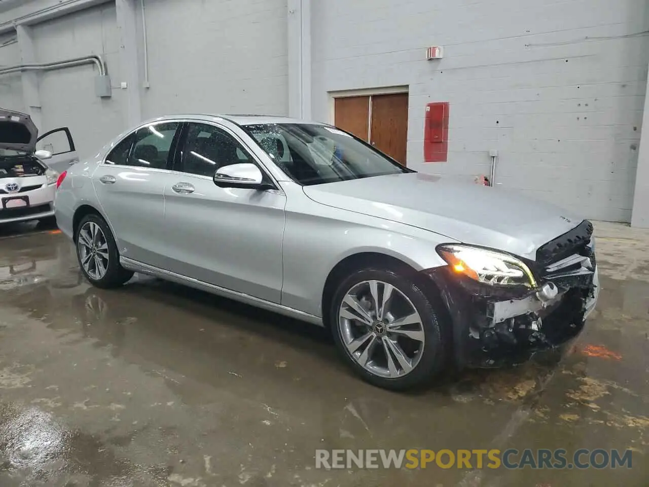 4 fotografías del automóvil dañado W1KWF8EBXMR636515 MERCEDES-BENZ C-CLASS 2021