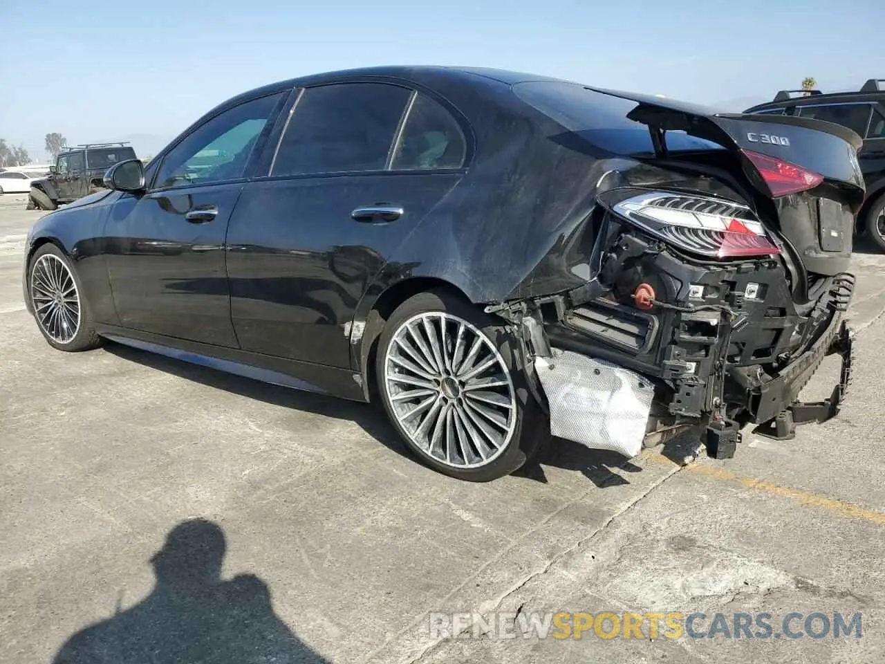 2 fotografías del automóvil dañado W1KAF4GB1PR135033 MERCEDES-BENZ C-CLASS 2023