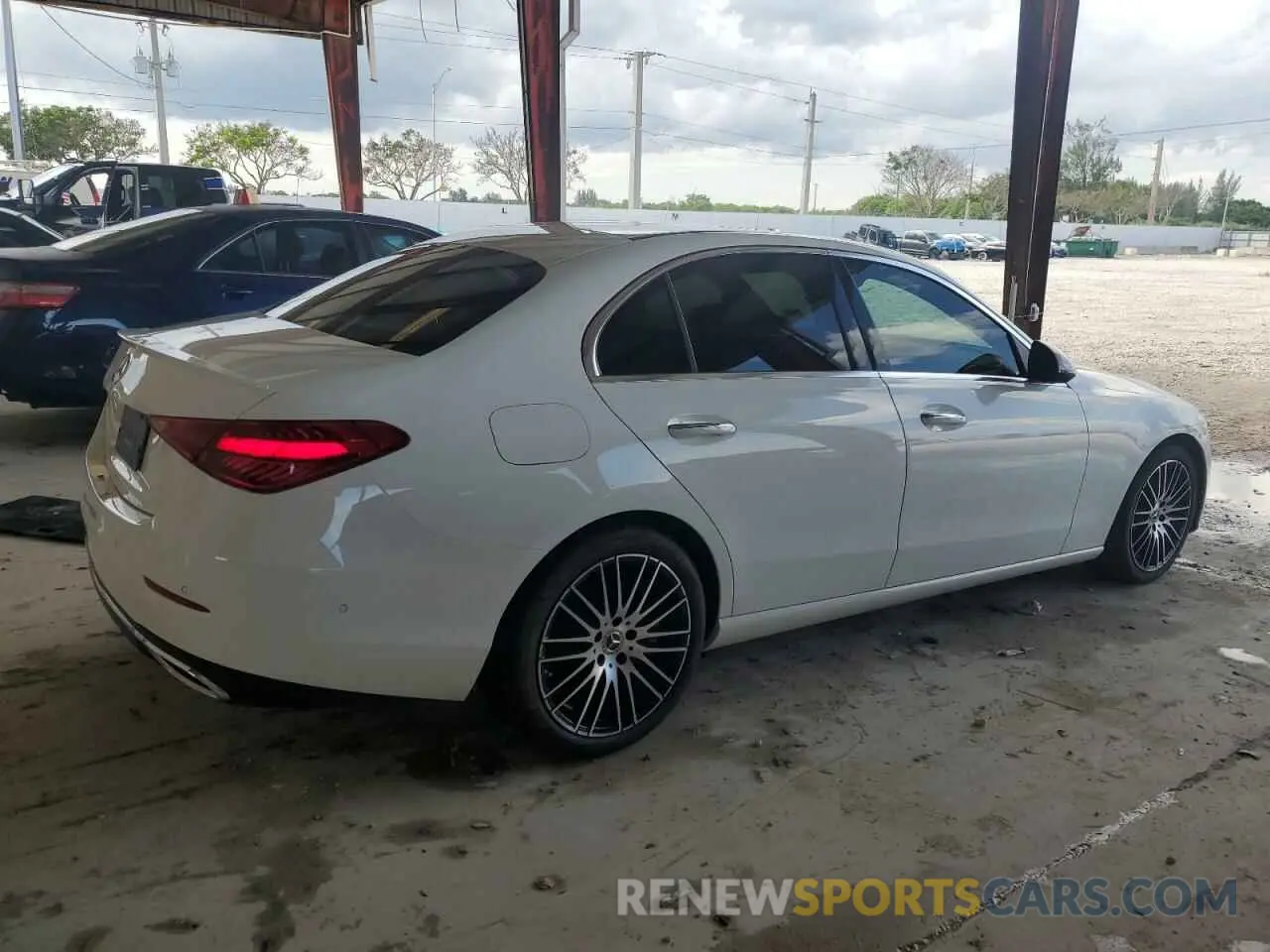 3 fotografías del automóvil dañado W1KAF4GB3PR089172 MERCEDES-BENZ C-CLASS 2023