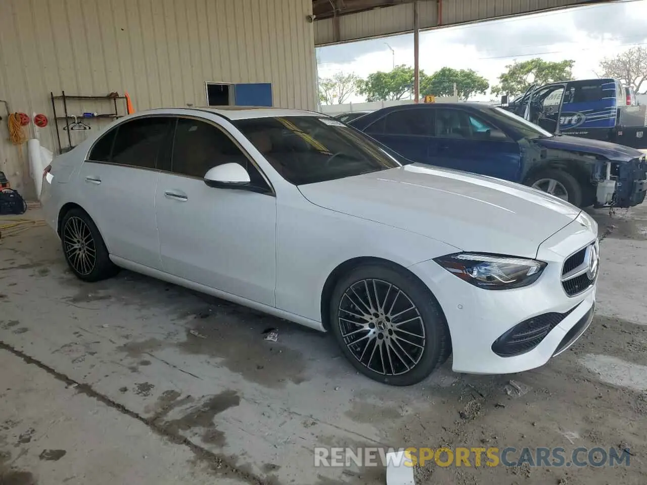 4 fotografías del automóvil dañado W1KAF4GB3PR089172 MERCEDES-BENZ C-CLASS 2023
