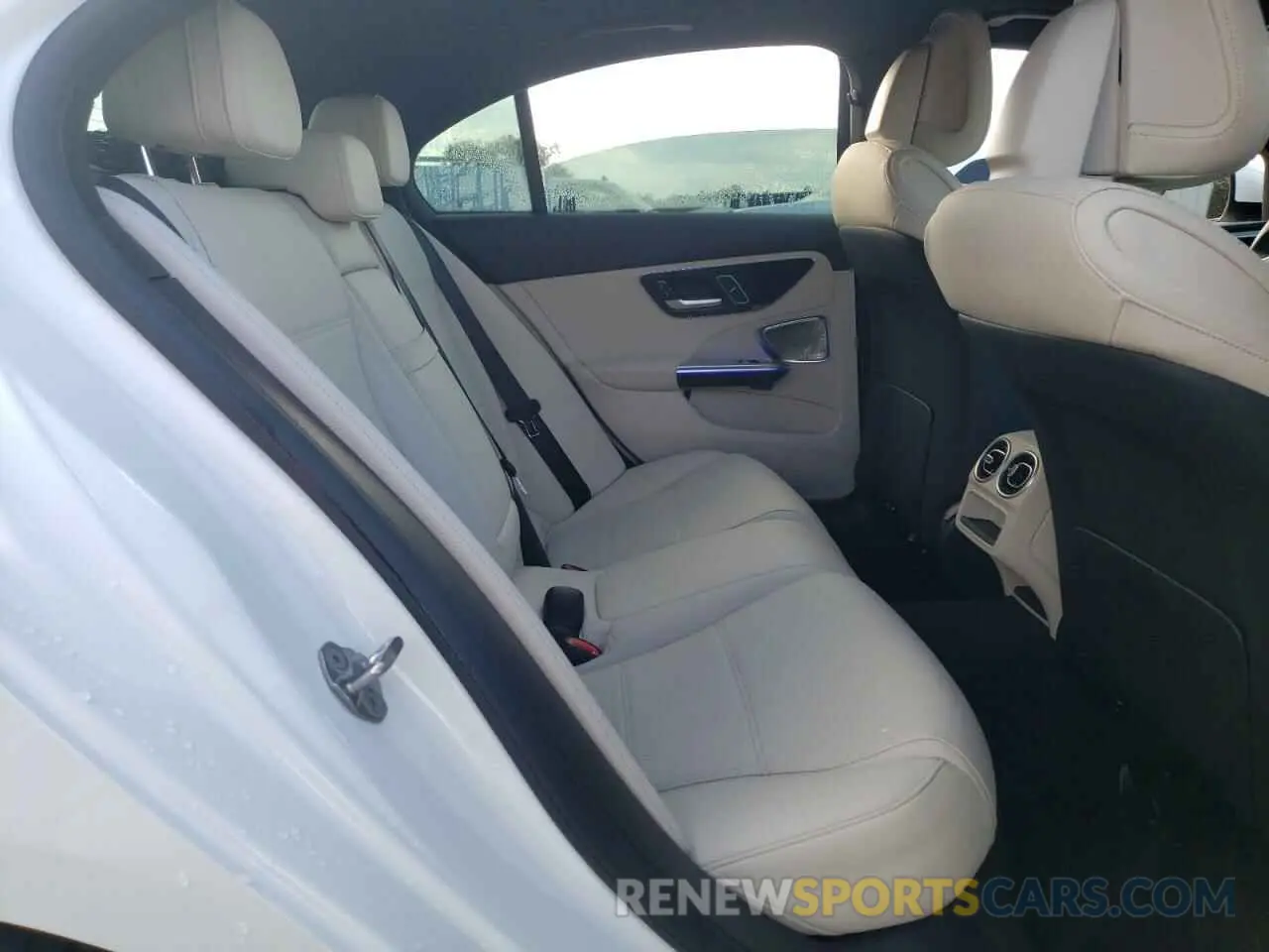 10 fotografías del automóvil dañado W1KAF4GB5PR145435 MERCEDES-BENZ C-CLASS 2023